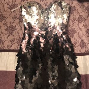 Tony Bowls size 6 cocktail dress